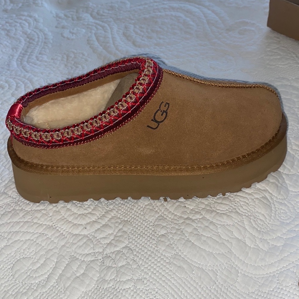 UGG W Neumel Platform Chelsea size 7